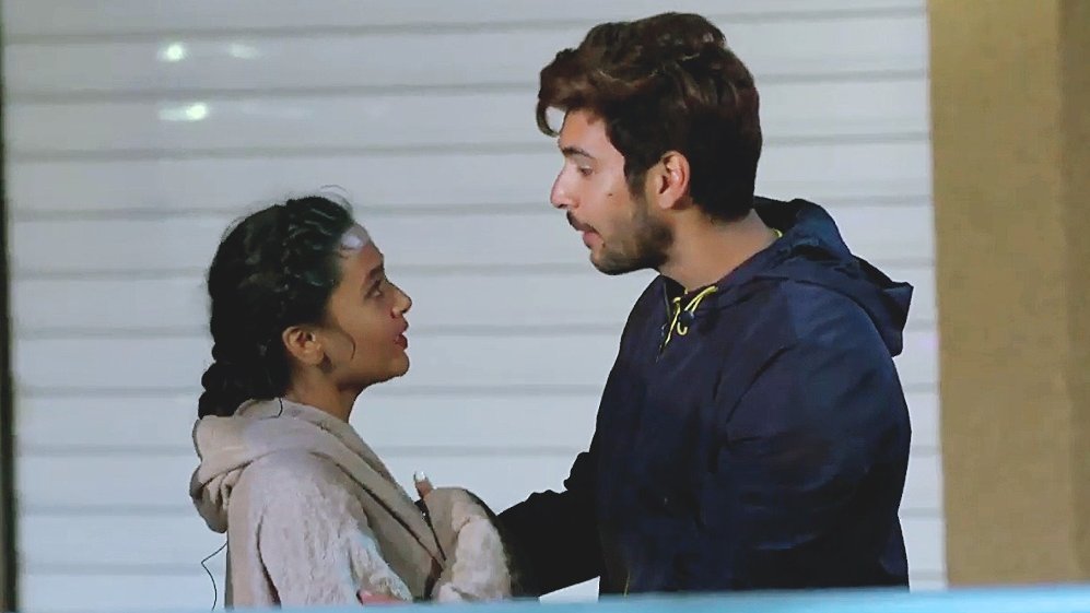 VinayRaghu02's tweet photo. My KKK10 one of the fav moment 😍
Teja:- I'm your captain, listen to me
Shivin:- I'm sorry captain 🤣🤣🤣
#TejasswiPrakash #ShivinNarang #TeVin❤ #Naagin6 https://t.co/EWC2UpyoHc