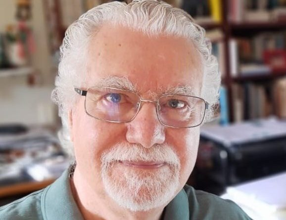 w4editora's tweet photo. É com tristeza que ficamos sabendo do falecimento do prof. Aníbal Bragança, um dos maiores pesquisadores sobre o livro e a leitura no Brasil. Fará falta. Um abraço solidário para a família e amigos... Vá em paz, professor. #RIP https://t.co/yyz4vS57l4