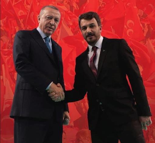 Koronavirüs testi pozitif çıkan Cumhurbaşkanımız Sayın #RecepTayyipErdoğan’a ve eşi #Emineerdoğan Hanımefendiye geçmiş olsun dileklerimi iletiyorum.
Rabbimden Sayın Cumhurbaşkanımıza ve şifa bekleyen tüm vatandaşlarımıza acil şifalar diliyorum.