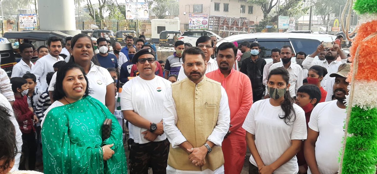 milind_kapade's tweet photo. दिनांक *२६.०१.२०२२* रोजी बुधवार प्रजासत्ताक दिन व भार���ाचा अमृत मोहोत्सवानिमित्ताने  *सचिन  सोनावणे  ( मनसे) विद्यार्थी सेना प्रभाग अध्यक्ष* ह्यांच्या विनंतीला मान देवुन *एनसीसी एक्स कॅडेट असोसिएशन व *माझे गोरेगाव* ची टीम ह्यंनी *ध्वजारोहणाचा कार्यक्रमात* उपस्थिती दर्शवली. https://t.co/dHIwkAKjxb