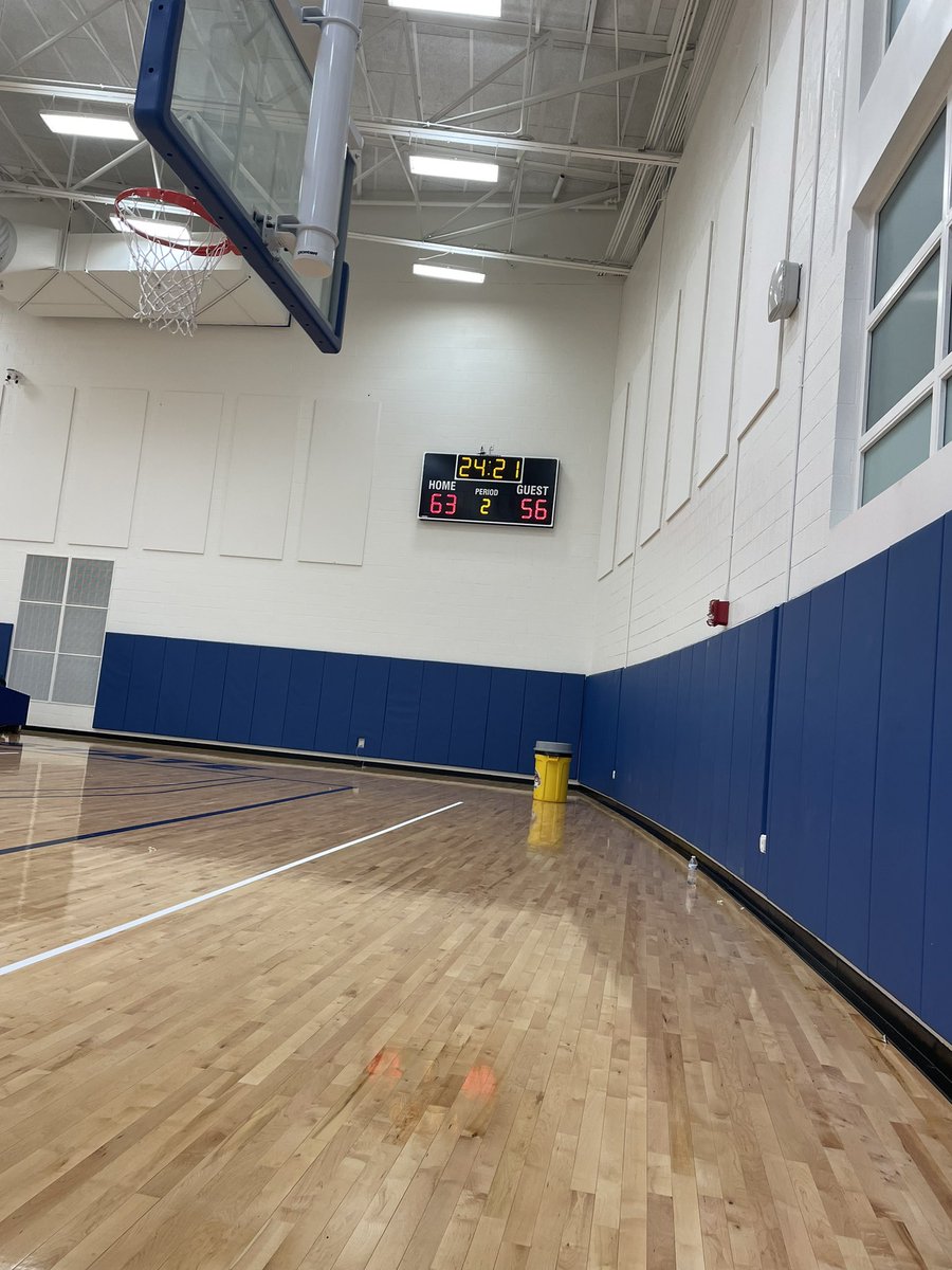 Flashes pull out a win over a much improved <a href="/EMUBBManagers/">EMU MBB Managers</a>. Flashes now have the most wins in the country with a record of 8-0. The dog of the day is <a href="/bcox_20/">Coach Cox</a> for sledding pregame. It may be freezing outside but the flashes are getting hot. 🥶🔥#flashesofgreatness <a href="/ManagerGames_/">Manager Games</a>