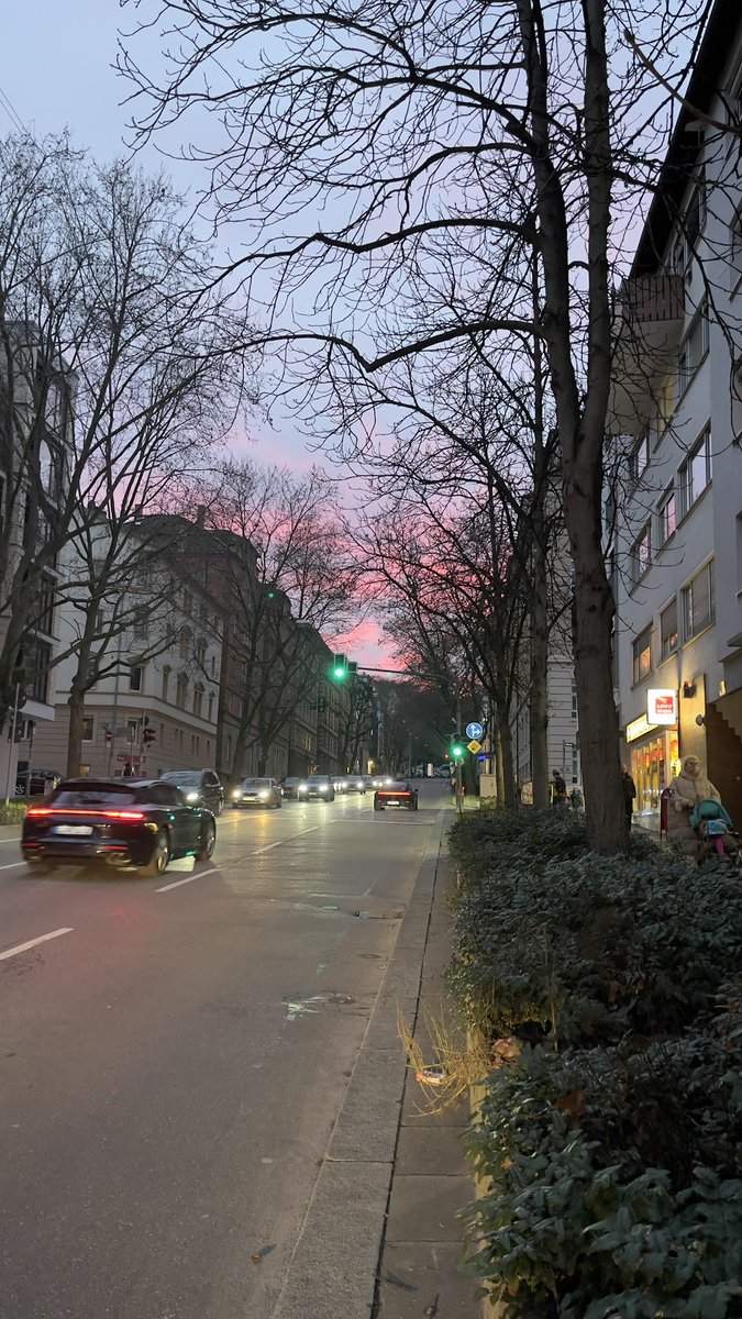 Lucertola_AK's tweet photo. Wunderschöner #abend in Stuttgart!
Der rote Himmel war am letzten #donnerstag den 3.Februar zu sehen!
.
#monents #evening #photography https://t.co/RlO6cHiEDI