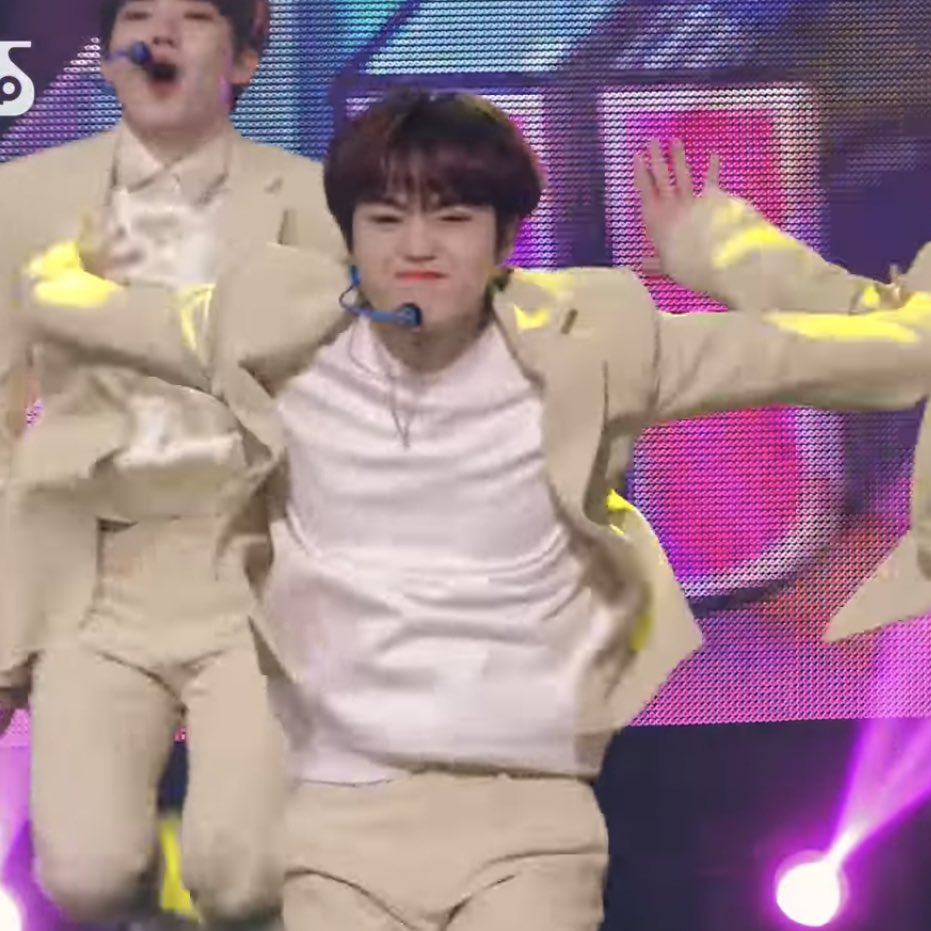 น้องโดยองเหมือนไส้กรอกบี้5555555555