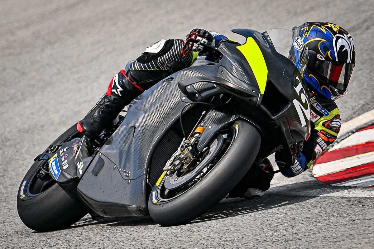 EatSleepRIDE's tweet photo. After shakedown during the week, the official 2022 #motogp testing starts today at #sepang 😀👍🏍️

Download the #ESRapp for free https://t.co/azRKCOqxiv

#EatSleepRIDE #livetorace #motocycleracing https://t.co/xN4qqrBxlR