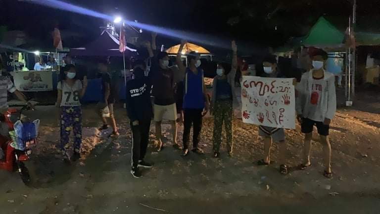 DemoRevoMM's tweet photo. Anti-coup revolutionary guerrilla strike in Yangon's Mingalardon Tsp tonight. 🪧

#2022Feb5Coup #CrimesAgainstHumanity #WhatsHappeningInMyanmar https://t.co/x2oYNp6BLD