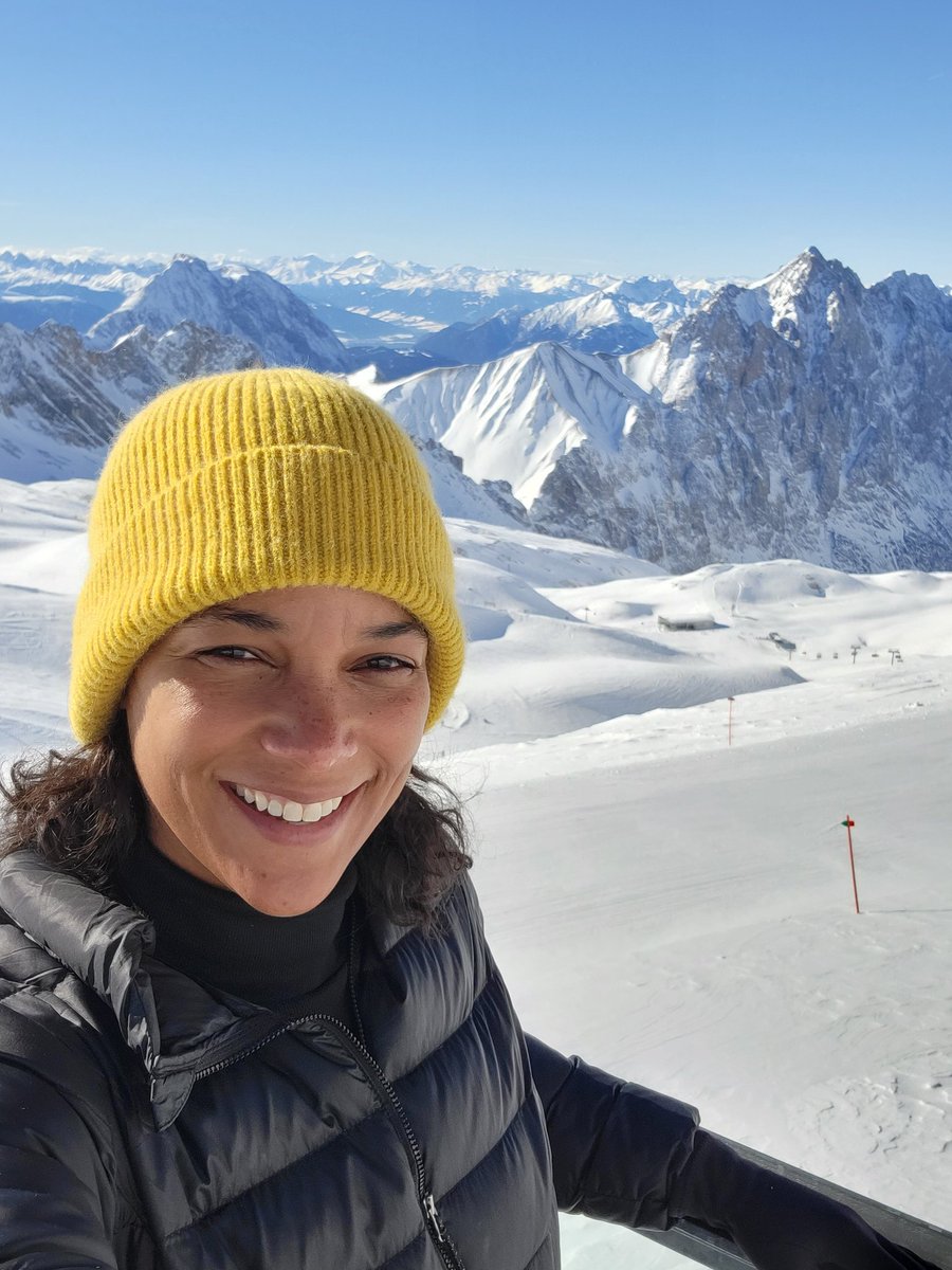 DeniseWX's tweet photo. Simply Ztunning! @SurfSkiWeather you've been on my mind. #Zugspitze #Deutschland #TopofGermany #Winter https://t.co/5rJYdN0njL
