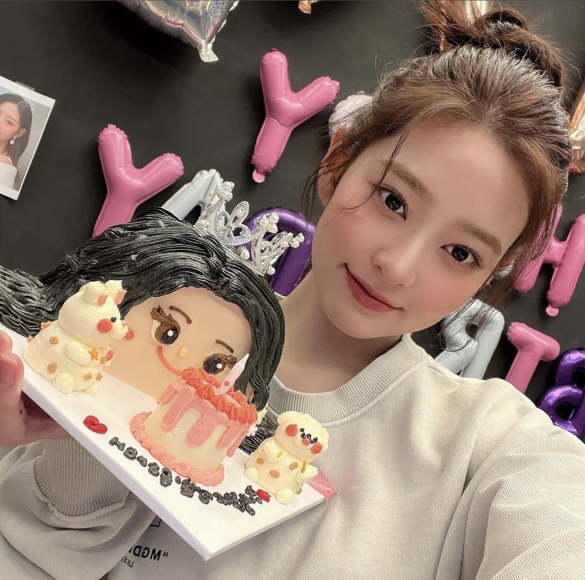 pdu_mriz's tweet photo. ミンジュ誕生日おめでとう🦊🤍
#민주엔젤_하늘에서_내려온_날 https://t.co/alV0cfbWnw