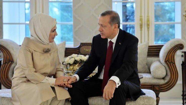 Cumhurbaşkanımız Sayın <a href="/RTErdogan/">Recep Tayyip Erdoğan</a> ve kıymetli eşi <a href="/EmineErdogan/">Emine Erdoğan</a> hanımefendiye Allah'tan acil şifalar diliyorum. 
Dualarımız, her daim sizinle inşallah...
#receptayyiperdoğan