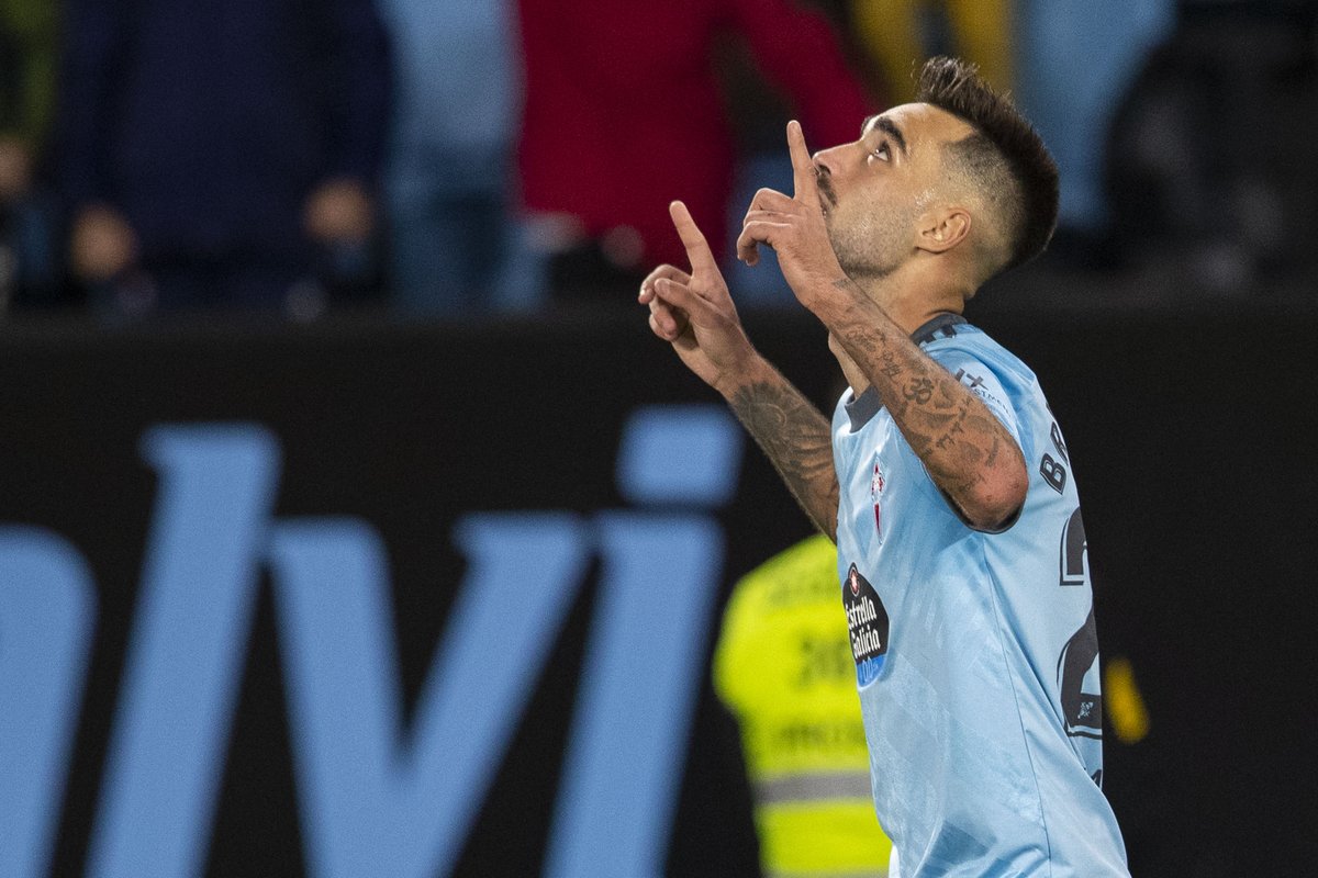 LaLiga's tweet photo. 👆⚽👆

🔁 ¡RT si crees que Brais Méndez ha marcado uno de los goles de la temporada en #LaLigaSantander!

#CeltaRayo https://t.co/iKB2gugEYg
