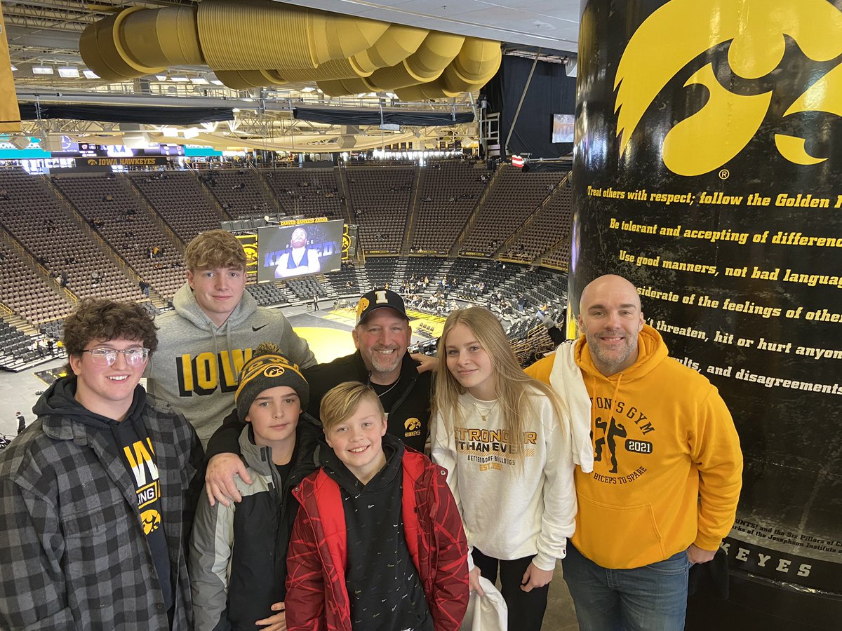 brandonpangman's tweet photo. Thank you seniors! Let’s go Iowa!
#iowawrestling #fightforiowa https://t.co/6wIxU6t10c