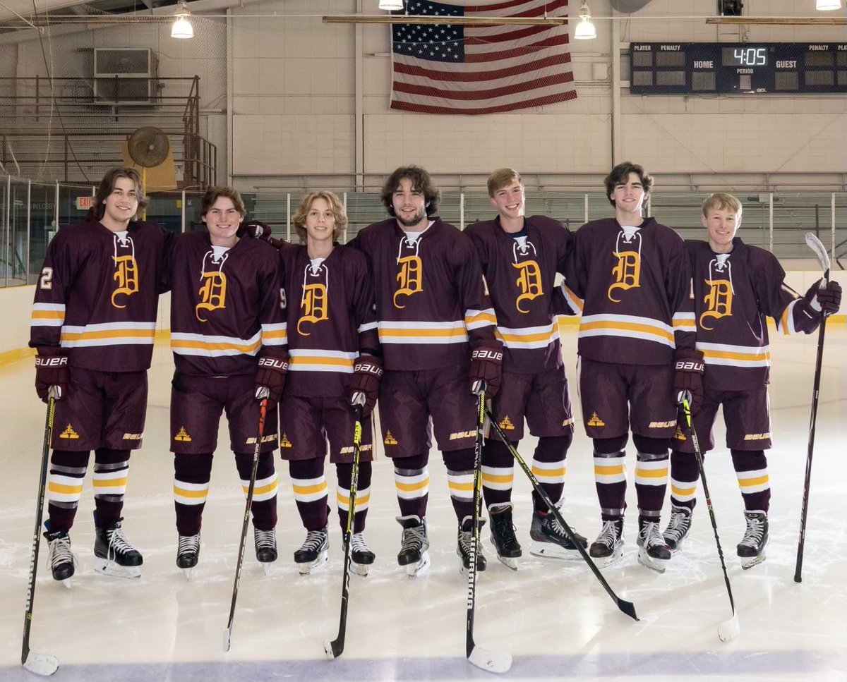 🚨GAMEDAY🚨 It’s Senior Night over at Vets as we take on ⁦<a href="/JacksonUnited/">Jackson United Hockey</a>⁩ in an SEC White division tilt. Game time is 7pm

#seniornight #dreadstrong