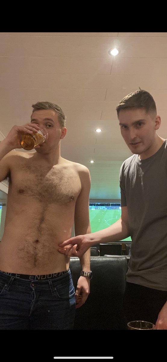 Góða kvöldið kæru fans og gleðigt nýtt ár!
Fyrstu æfingahelgi nýja ársins er lokið og endaði hún með fitumælingu á 900 sem kom mjög vel út. Frekari fregna er að vænta hjá okkur á markaðnum.
Elskum ykkur kæru fans!