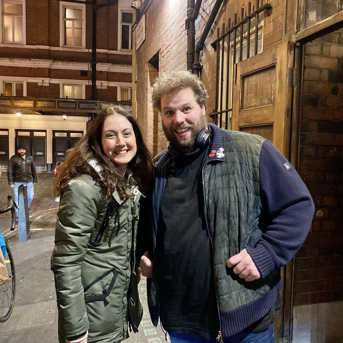 GoldenShimmer's tweet image. Thank you @henrywlewis &amp;amp; Nancy Zamit for a brilliant @magicgoeswrong show last night! You both smashed it! Will be back for another show soon! ☺️ @mischiefcomedy #MagicGoesWrong