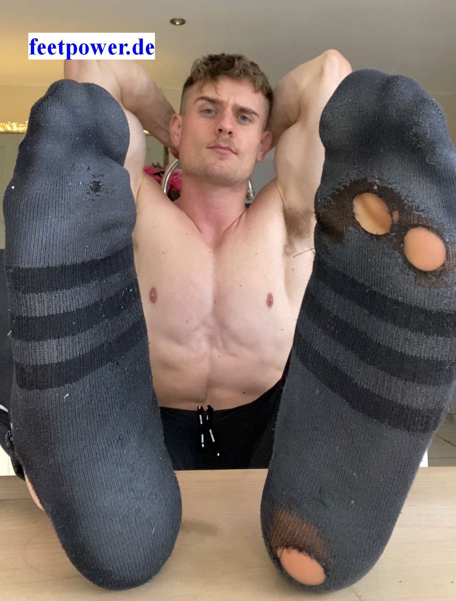 kingtim2012's tweet photo. The #ukmaster and #musclestud #masterwill is back with fresh photos of his #malefeet and worn #stinkysocks #sockfetish 160 photos of this #footmaster and #englishking on #feetpower
https://t.co/CiYdKXtcFN https://t.co/ei2GFm4HJl