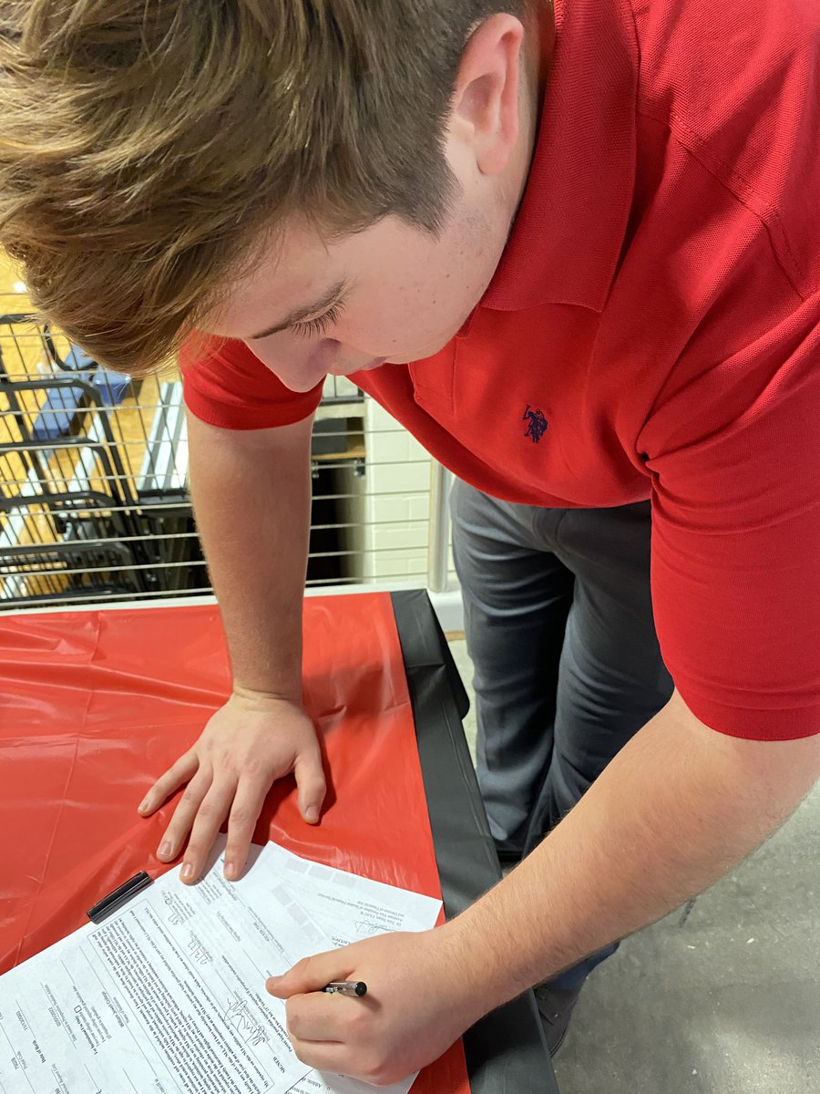 MsTighe3rdGrade's tweet photo. 2/2/22:  Signing Day!
It’s official…William Jewell College!
Congratulations @DylanTighe2!❤️🏈❤️
Thank you to our family and friends for your continued love, support and encouragement…we couldn’t have done it without you! https://t.co/B1WYQBgW8z
