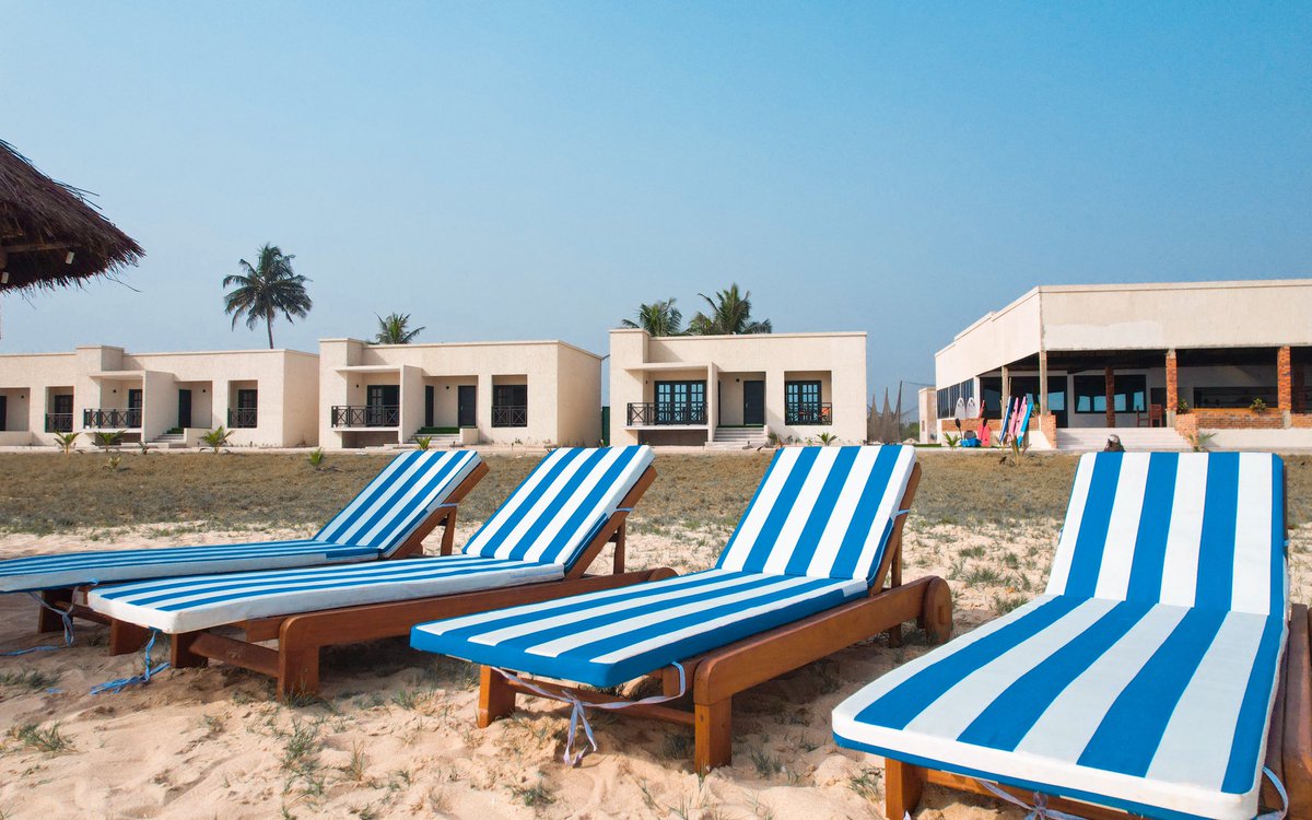 exploregh's tweet photo. RT @AlexTackie: RT @cobbiebrent: I can officially say 2022 has now started for me. Cheers To The Journey Ahead 🥂 

Life Is A Breeze with @tr_vls  at Breezes Beach Resort in Ekumfi 🏖

#weekendvibes  #ghana  #beachlife https://t.co/CU9a6CDcKO
