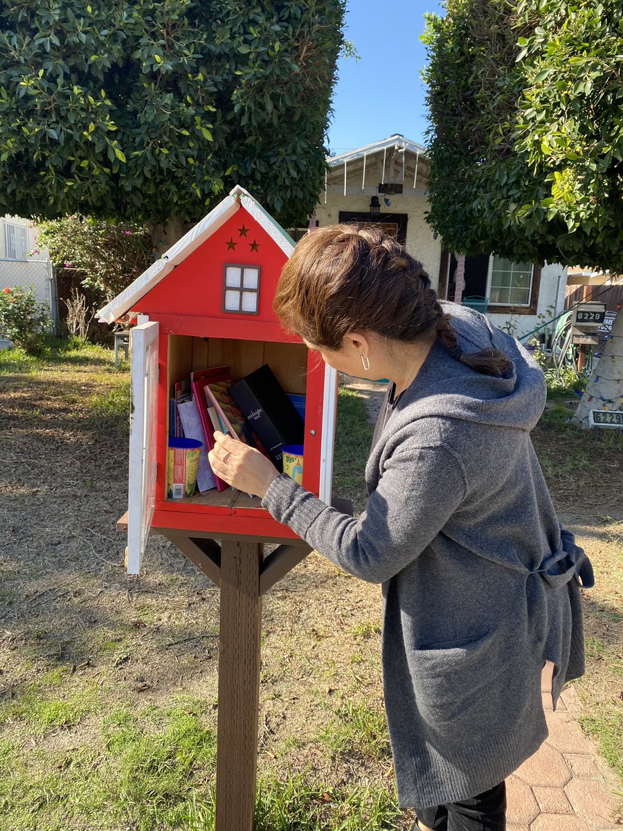 AMQ4Bell's tweet photo. Check out the selection at one of our local “libraries.” Good reads! @thenewjimcrow #cityofbell #readingismyhobby #littlelibraries #southeastla https://t.co/d4qVgMc4qf