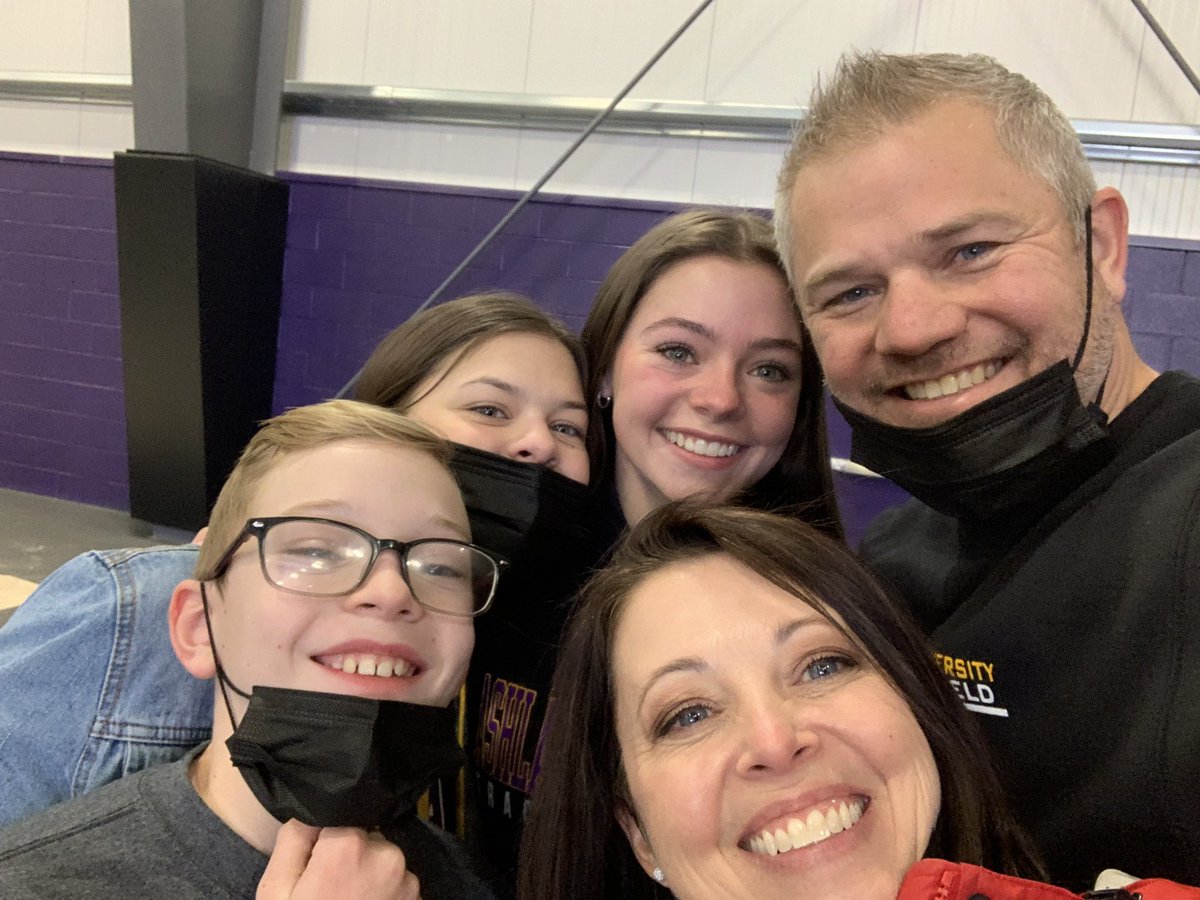 AricThomas1's tweet photo. The gang was at @Ashland_Univ today to support @RileyThomas2020 and her teammates. Coach Logan would be proud to see this venue hosting the inaugural Jud Logan Light Giver Open. #GoEagles https://t.co/1CGAnRBt2T