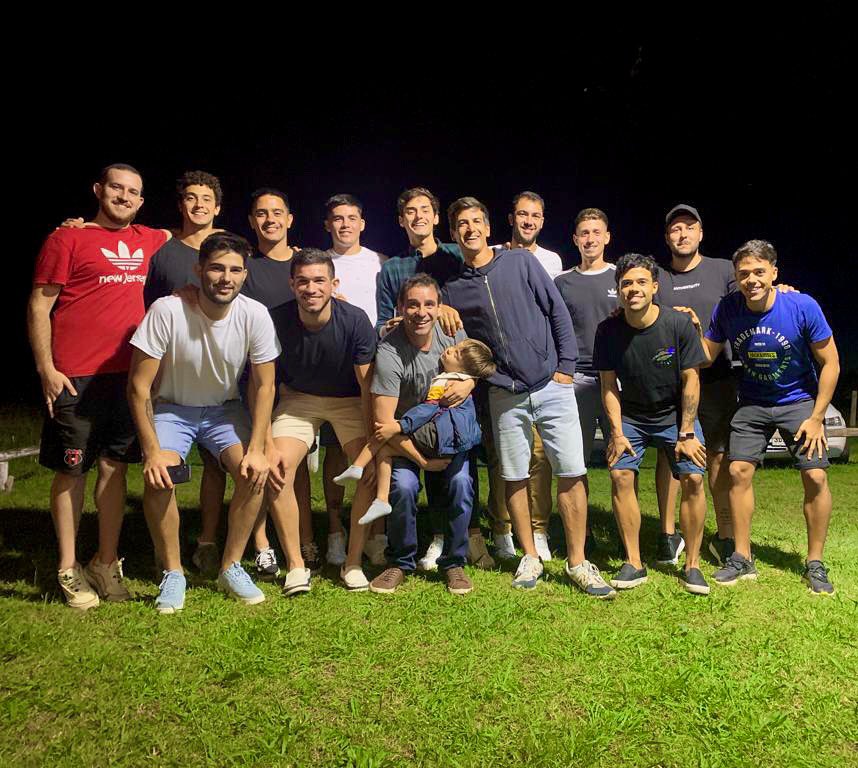 La banda ya se juntó🎶 De esta manera damos comienzo a la temporada 2022! Con nuevas metas y energías renovadas, vamos por todo 💪🏼🟣⚪️ #todosjuntos