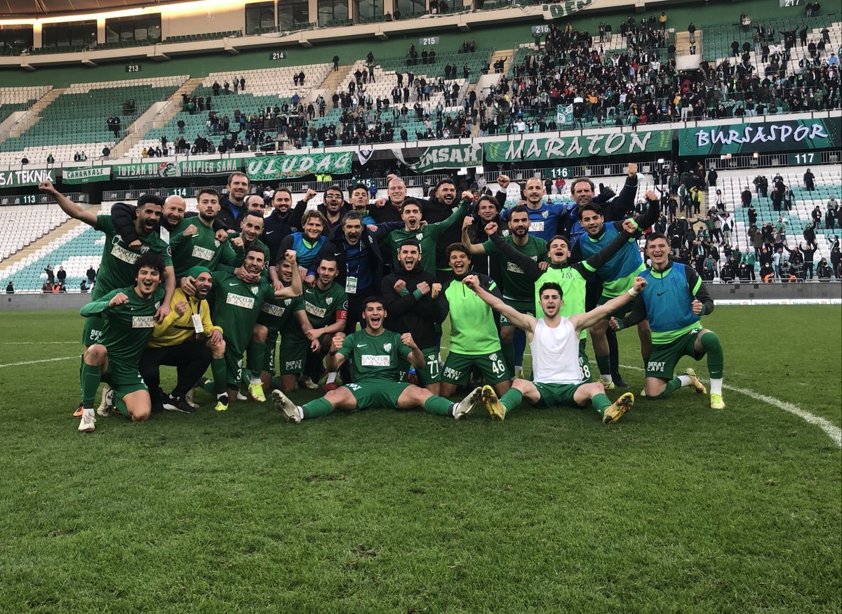 bursaspordabgn's tweet photo. 📷İşte galibiyet fotoğrafı! #Bursaspor https://t.co/iUIpsaInvU