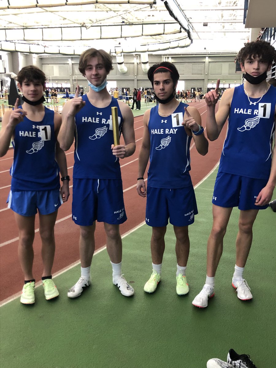 _SLC_Athletics's tweet photo. Congratulations to ⁦@NoisesSports⁩ and the boys 4x800 champions #ShorelineChampionship #ctrrack https://t.co/9Q4CaysiqP