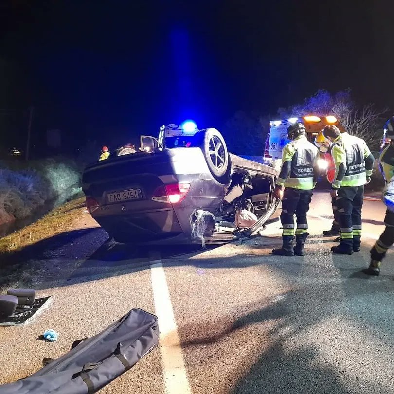 lalupacol's tweet photo. Ingresada en la UCI de Can Misses en estado crítico. Así permanece una joven de 21 años que la madrugada de este viernes ingresó en el centro hospitalario tras sufrir un accidente de tráfico cuando circulaba por la carretera de ses Salines junto a un chico, de 20 años.#lalupaco https://t.co/mVuqCZc0yV
