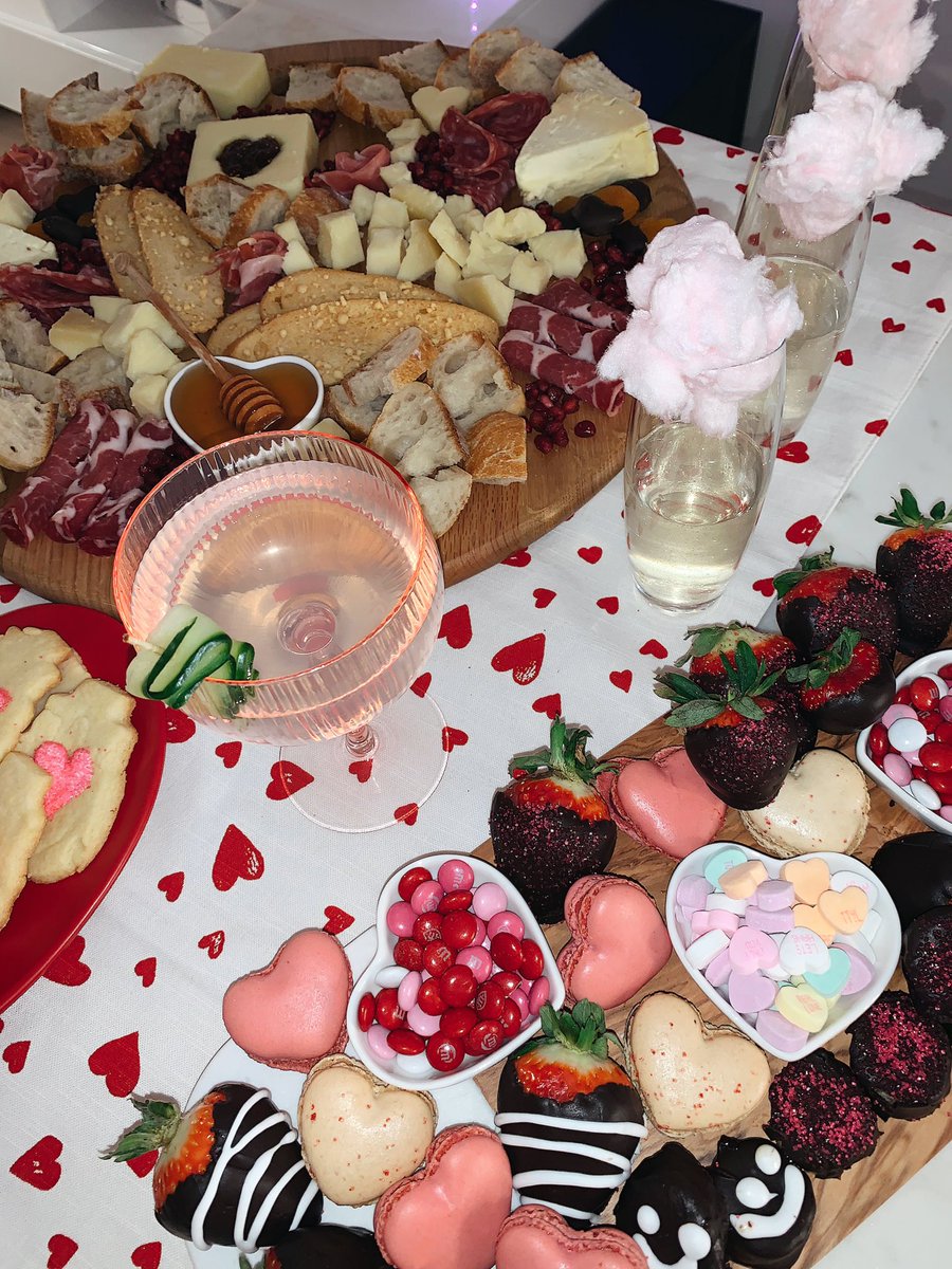wickedboring's tweet photo. Valentine’s Day is the best holiday https://t.co/2AdaANDXAs