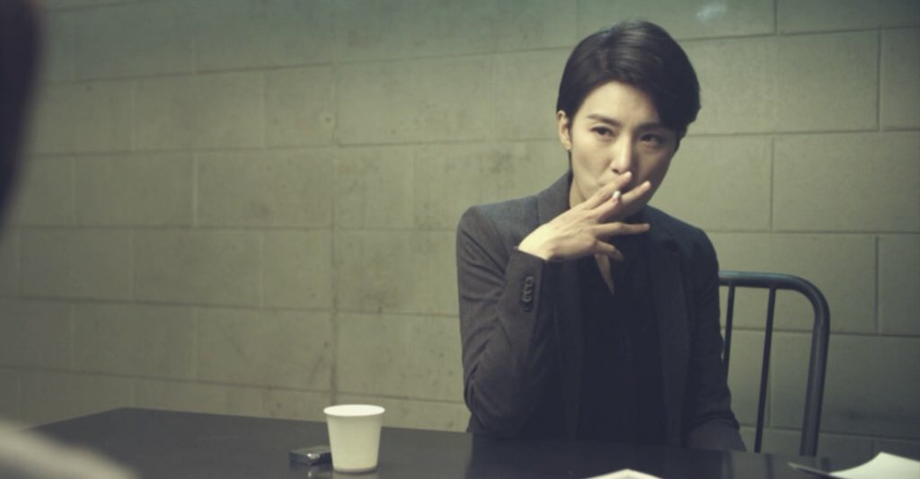 mabmabmara's tweet photo. 대충 신경전 중

술은 개 센데 담배는 안 피우는 희영과
담배는 주구장창 피우는 꼴촌데 술은 안 마시는 권 https://t.co/60kGPEGvSG