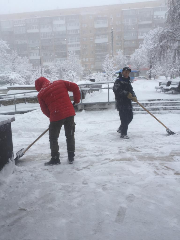 aksakovka's tweet photo. Аксаковка делает всё возможное, чтобы читатели могли попасть в библиотеку независимо от количества снега, выпавшего в эти дни! https://t.co/PlbUGa8xgX