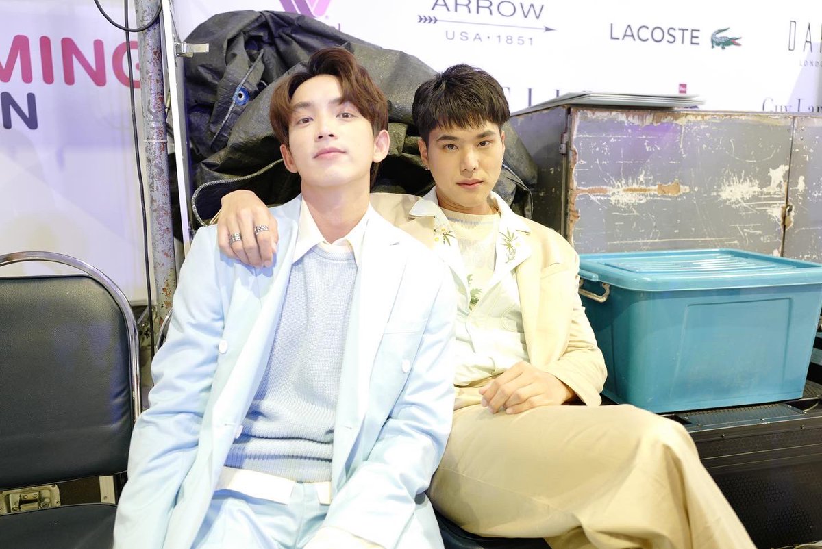 HalfToastTW's tweet photo. ภาพเบื้องหลังความป่วนของงาน Idol Exchangeวันนี้ เขาเรียก จับปูใส่กระด้ง ขอบคุณทุกๆคนที่มาให้กำลังใจนะคะ ฝากแสบๆไว้ในอ้อมอกด้วยจ้า #heartbyhearttheseries 
#ให้หัวใจเป็นคนจำ 
#idolexchange https://t.co/sWunINgs2O