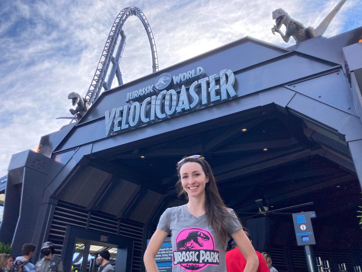 MandySlaback's tweet photo. First time riding the VelociCoaster, and it was incredible!! I give it a 1000/10 🤩 https://t.co/T7f0Oyqdvf