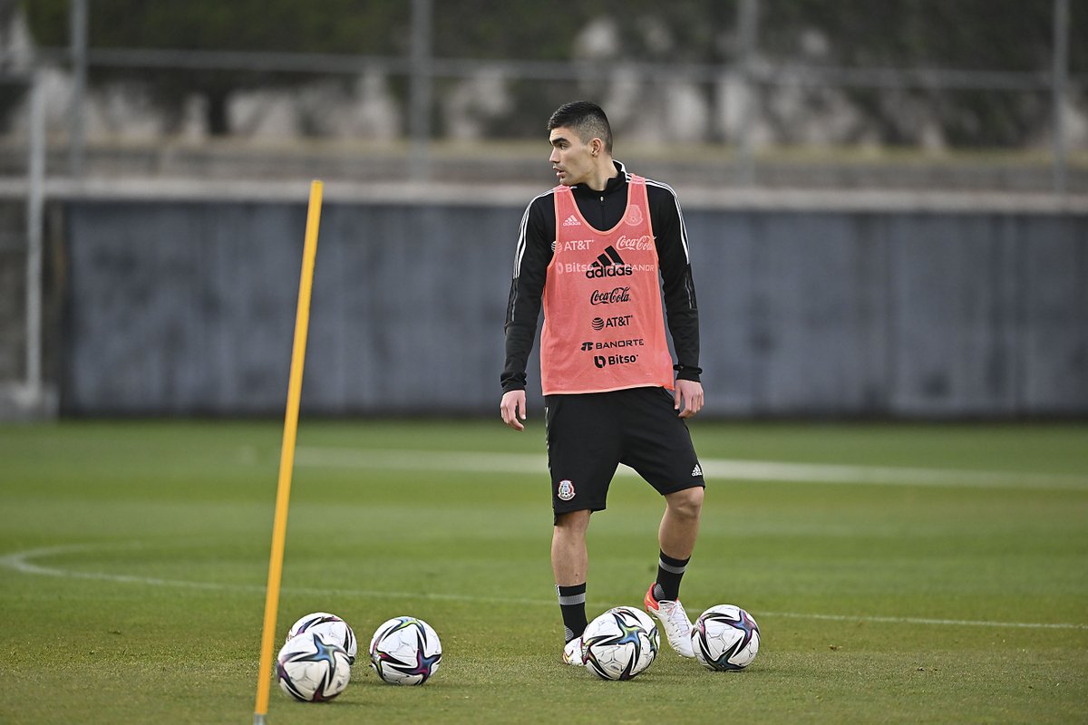 miseleccionmxEN's tweet image. #ConvocadosMX | Time to start off this Saturday with some ⚽. 👀🇮🇹💯

🛡️ @Johanvasquez23 played the full match in @GenoaCFC's scoreless draw 🆚 AS Roma. 🇲🇽

#HechoDeLosMexicanos | #FMFporNuestroFútbol