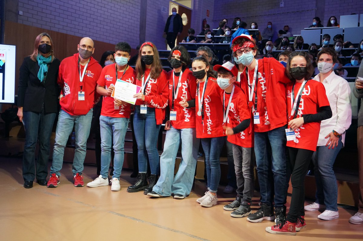 🏅🏅Moment d'entrega de medalles a l'equip Arobot🏅🏅 i l'entrega del premi més gros de la tarda, ja que dóna accés a la Gran final gràcies a <a href="/Ingeniera_soy/">Ingeniera.soy</a>  
@platjaroturisme 
<a href="/Esc_ElsEstanys/">Escola Els Estanys</a> 
❤️  Fins la propera❤️