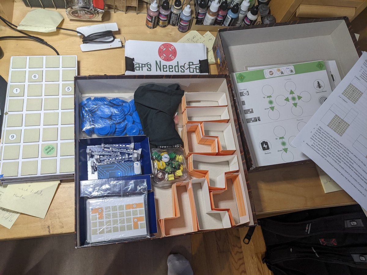 lucidphoenix's tweet image. Mars Needs Cows has a box. 3rd try. Kept underestimating how big of a box I needed.