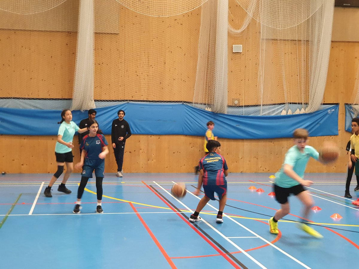 uxbridgecollege's tweet photo. Uxbridge College played host to the @LdnYouthGames Hillingdon Basketball festival for primary schools, run by our Basketball Academy partners, @ThamesValleyCavaliers. 16 teams from schools across Hillingdon participated in the event that took place  in our fantastic sports hall. https://t.co/vxHqPhU2Si