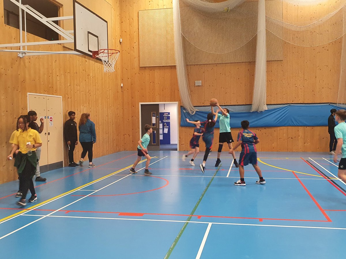 uxbridgecollege's tweet photo. Uxbridge College played host to the @LdnYouthGames Hillingdon Basketball festival for primary schools, run by our Basketball Academy partners, @ThamesValleyCavaliers. 16 teams from schools across Hillingdon participated in the event that took place  in our fantastic sports hall. https://t.co/vxHqPhU2Si