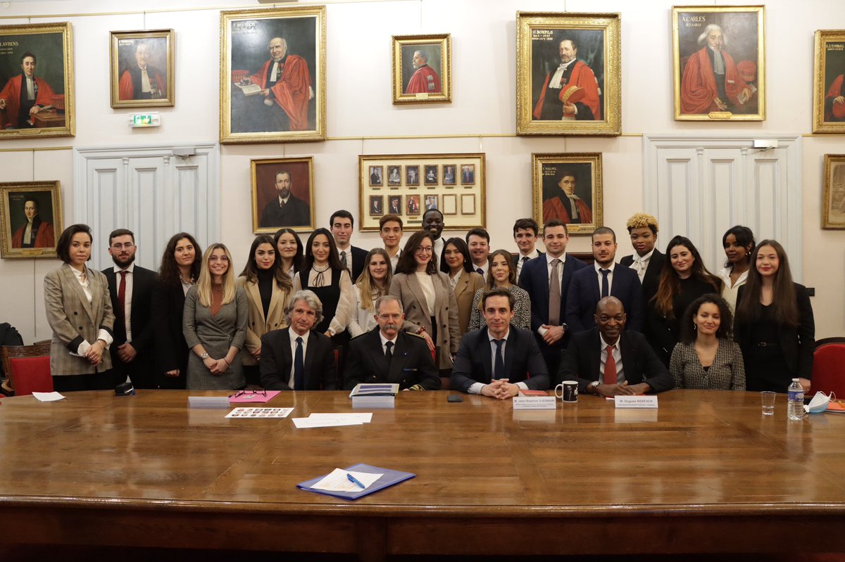 MasterDTA's tweet photo. Notre promotion est très heureuse et fière de vous présenter son prestigieux parrain Monsieur le Ministre Jean-Baptiste Djebbari ministre délégué auprès de la ministre de la Transition écologique, chargé des Transports
Nous remercions @Djebbari_JB pour son parrainage et sa visite https://t.co/IG94TByYwa