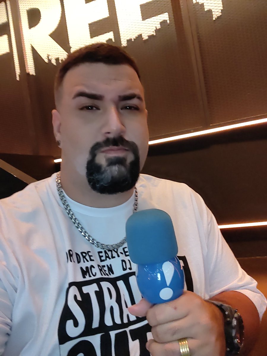 murilloshooow's tweet photo. Tá na hora! Estamos ao vivo com a estréia da #LBFF e em grande estilo ao vivo da @RedeTV e dos canais oficiais do @FFesportsBR !
Vamos para o jogo, vamos para o tiro, porrada e bomba !
#freefire
#shooow
#tiroporradaebomba
#redetv https://t.co/DYhsIT1kRF