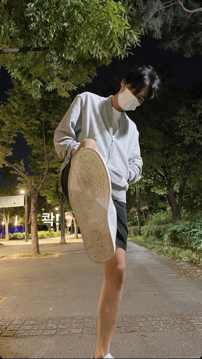 alexndrrn's tweet photo. Malem minggu ayo cari angin https://t.co/CxWN9T3ugv