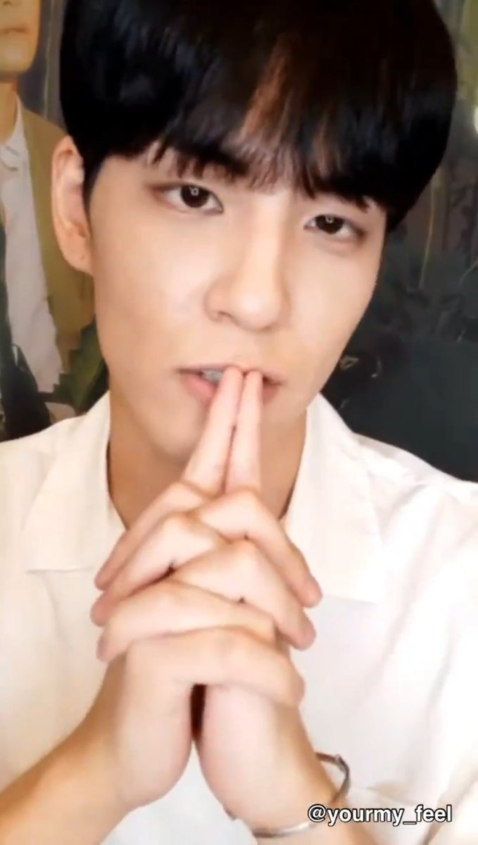 저 쏟아질 것 같이 큰 눈으로 하는 말이
"그냥.. 나 죽을때까지." 인게 너무 달콤살벌하다