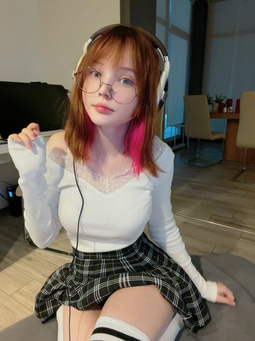 Watch Alisa Pika Pika's leaked NSFW photo on TwXstars