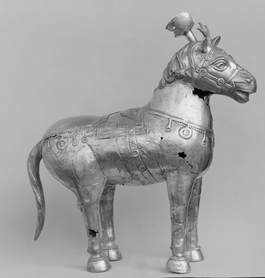 On lance le hashtag #SassanidSaturday pour partager des beaux objets de la culture Sassanide, l'empire des Iraniens, superpuissance de l'#antiquitétardive et rival de Rome entre 224 et 651.
On commence par ce cheval du Louvre en argent martelé.
#SamediSassanides
#SassanidSaturday