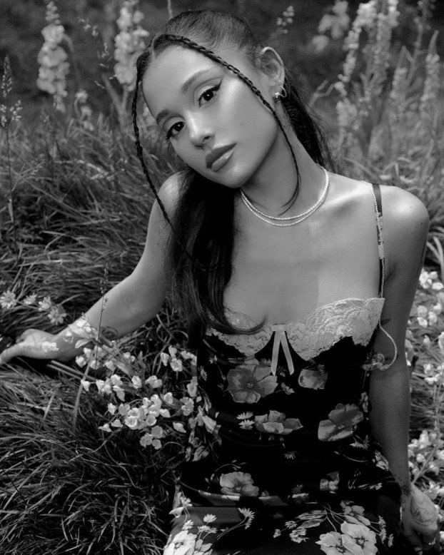 ARIGFEED's tweet photo. ariana grande is flawless. https://t.co/KWtBb0kCW9