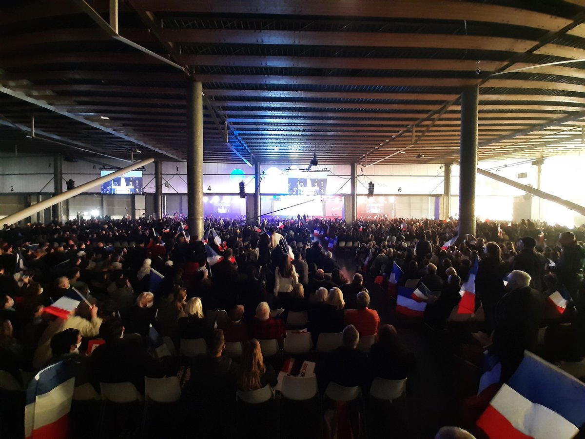 "Les Français n'ont pas besoin de financer la propagande immigrationniste, woke et décoloniale de <a href="/franceinter/">France Inter</a>, qui n'hésite pas à insulter les Français qui ne pensent pas comme eux" 
<a href="/ZemmourEric/">Eric Zemmour</a>, invité lundi de la matinale d'Inter <a href="/ndemorand/">Nicolas Demorand</a> <a href="/LeaSalame/">Léa Salamé</a>