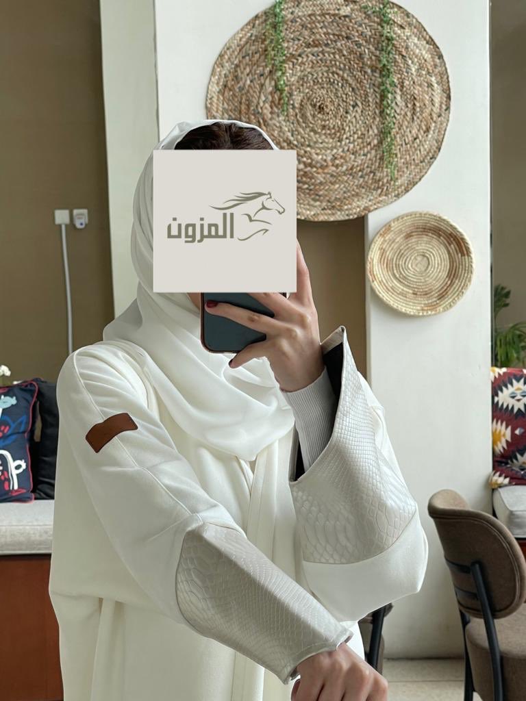 iuy_1777's tweet photo. بعد انقطاع ستة شهور رجعت لكم بكل قوة ان شاءالله جددت الموقع وسويت لكم هذي العبايتين الجديده ، والشيء الحلو سعرها يناسب الكل أدخلوا وشوفوا قد مااقدر خليته يرضيكم مبسوطه مرره أني رجعت وادعمونيي بكل حُب🤍🤍🤍🤍 
رابط الموقع : https://t.co/qrjuZ2OwnJ https://t.co/UwbM5Dn5dA