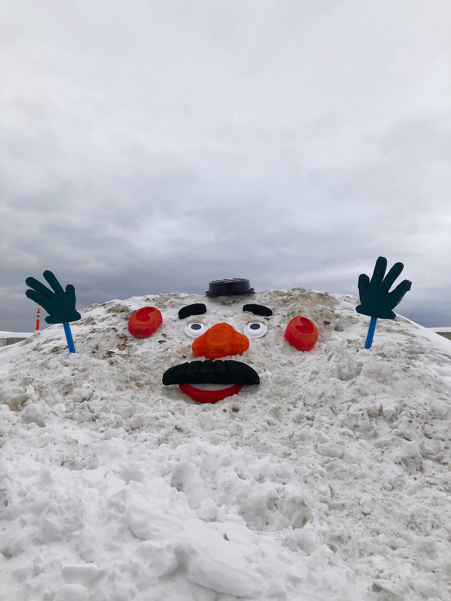 DThomsenMT's tweet photo. Mr. Snowtato Head bringing giggles to the parking lot of @BozemanHealth. A #randomactsofsilliness creation by local artist Marla Goodman. #publicart #popupart https://t.co/4EgrJLnlfe