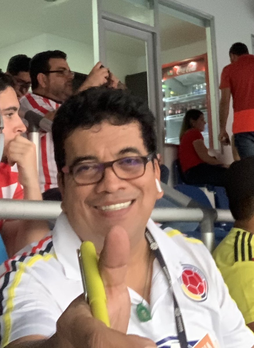 Hoy esta de Cumple mi compañero, gran amigo, Socio  y Fundador de la <a href="/Bandadeportiva/">La Banda Deportiva</a> <a href="/CharBermudez/">Charles Bermudez</a> Muchas felicitaciones Salud y Larga Vida 🙏🏻🤗🙏🏾👏🏻👏🏻🎉📻✅