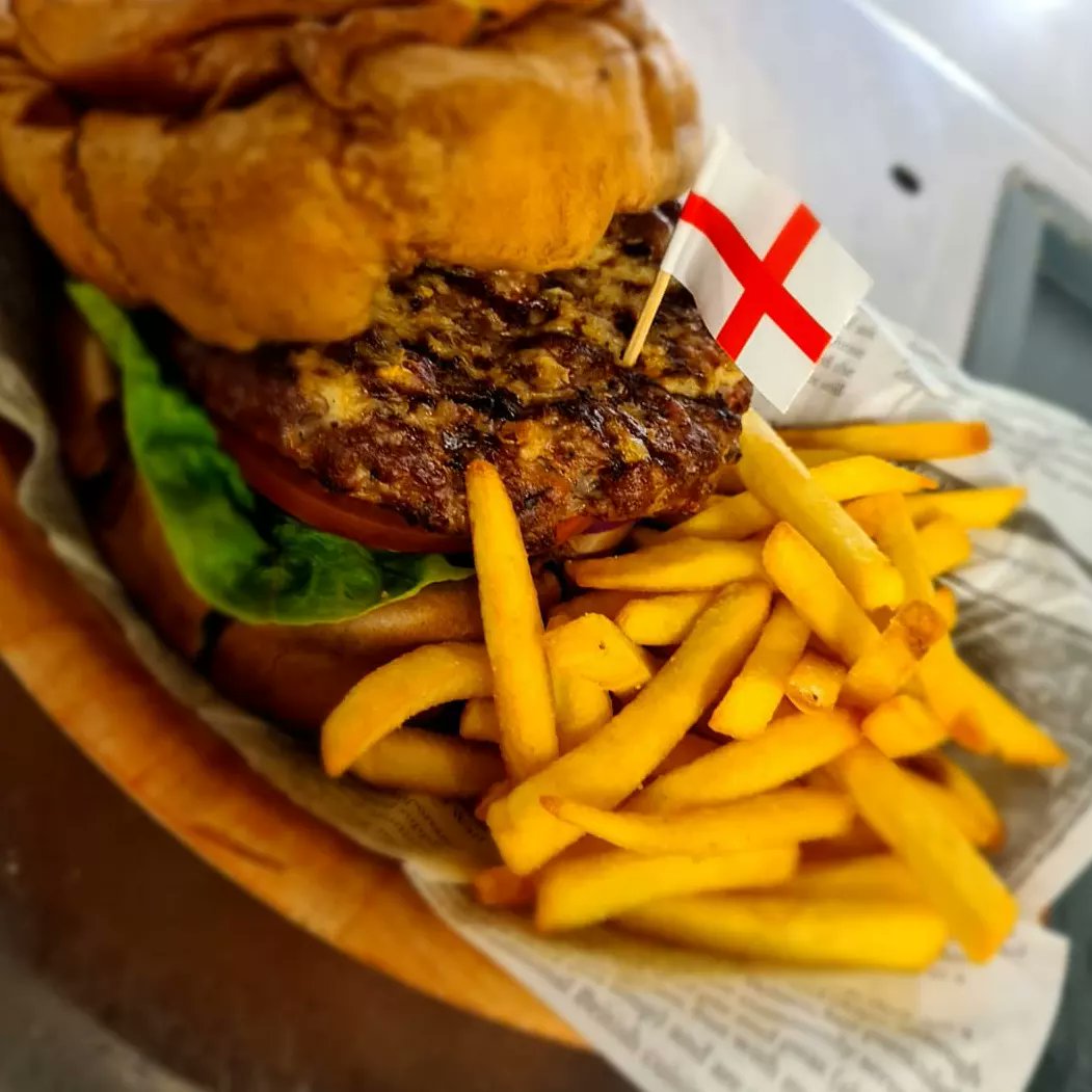 Fox & Hounds tweet media