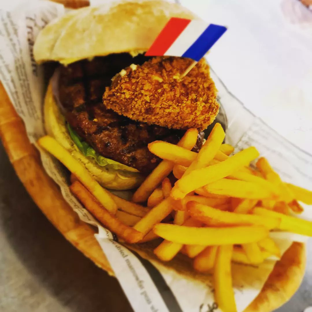 Six Nations is up and running!!!

Burgers are looking #tasty

Next kickoff 16:45

Scotland 🏴󠁧󠁢󠁳󠁣󠁴󠁿 vs England 🏴󠁧󠁢󠁥󠁮󠁧󠁿

#sixnations2022 #guinness #burgers #yummy #foxandhounds #chichester #weekend