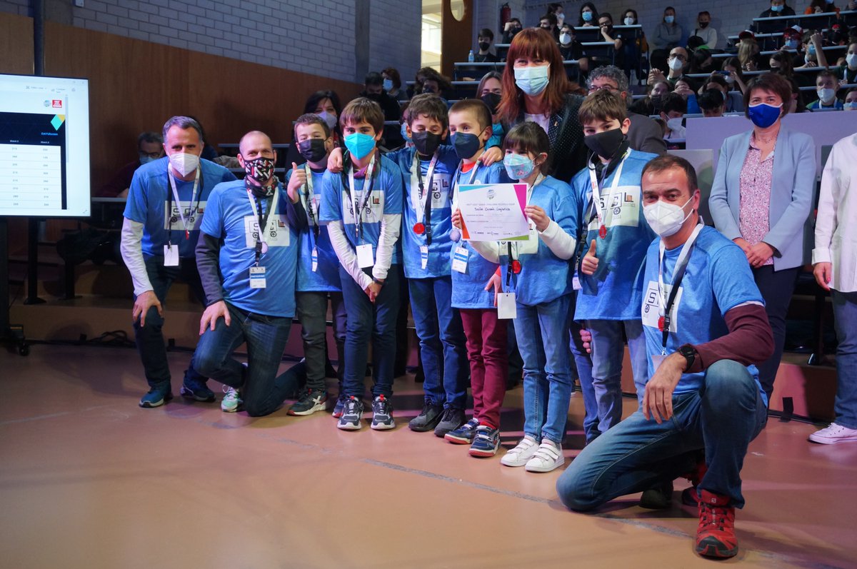 FLLGironaEPS's tweet photo. 🏅🏅Moment d'entrega de medalles a l'equip Salle Cassà Logistics🏅🏅i el premi als valors FIRST LEGO League
@LaSalleCassa 
@ajcassa 

❤️ Fins la propera❤️ https://t.co/tty7O2gQkv
